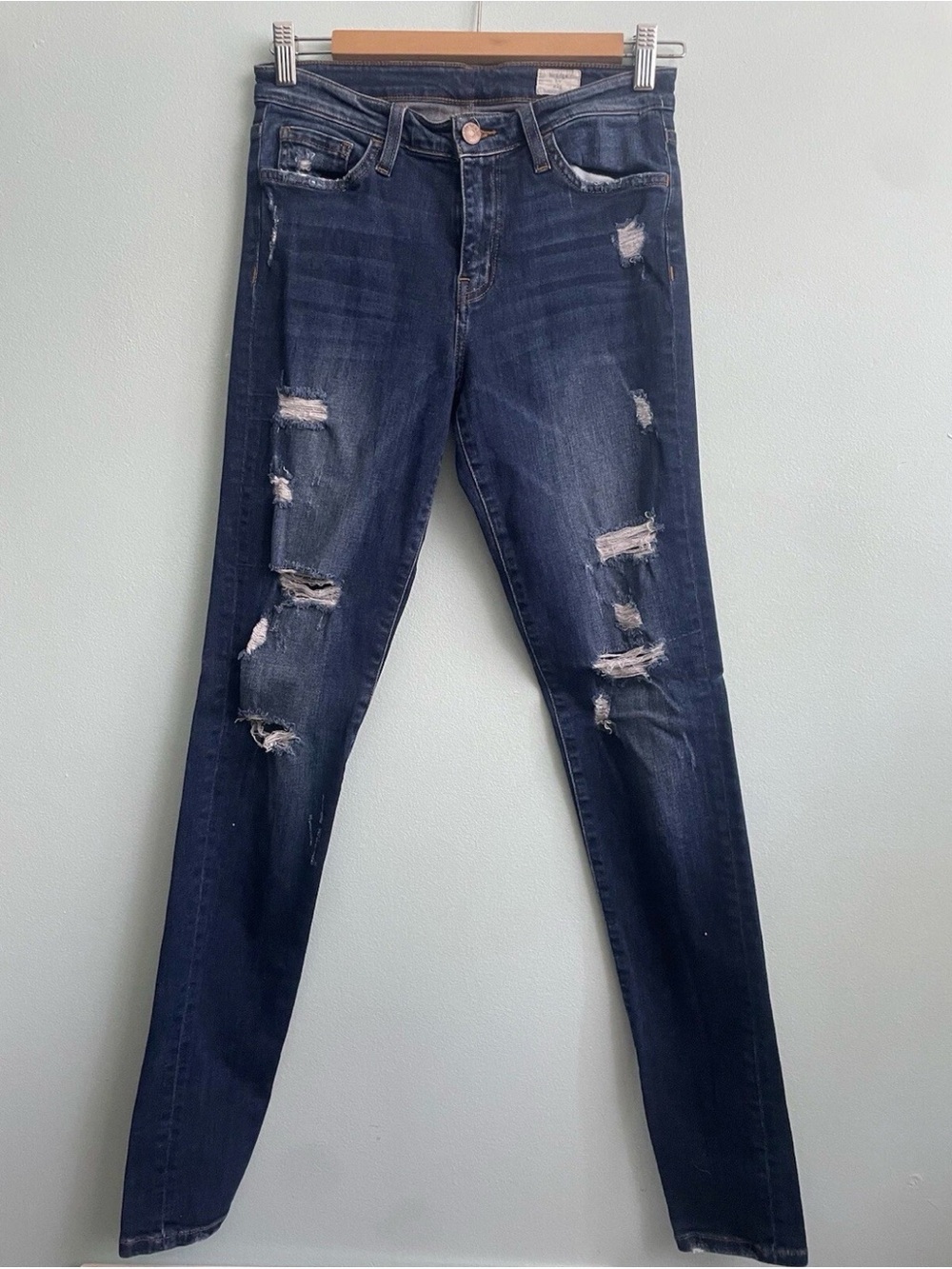 Women’s Distressed Skinny Jeans in Dark Blue